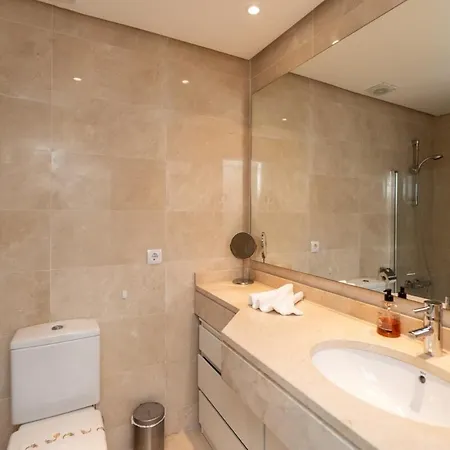 Al-114 - - Alcazaba Lagoon 2 Bed Estepona