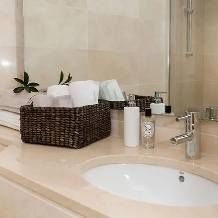 Al-114 - - Alcazaba Lagoon 2 Bed * Estepona